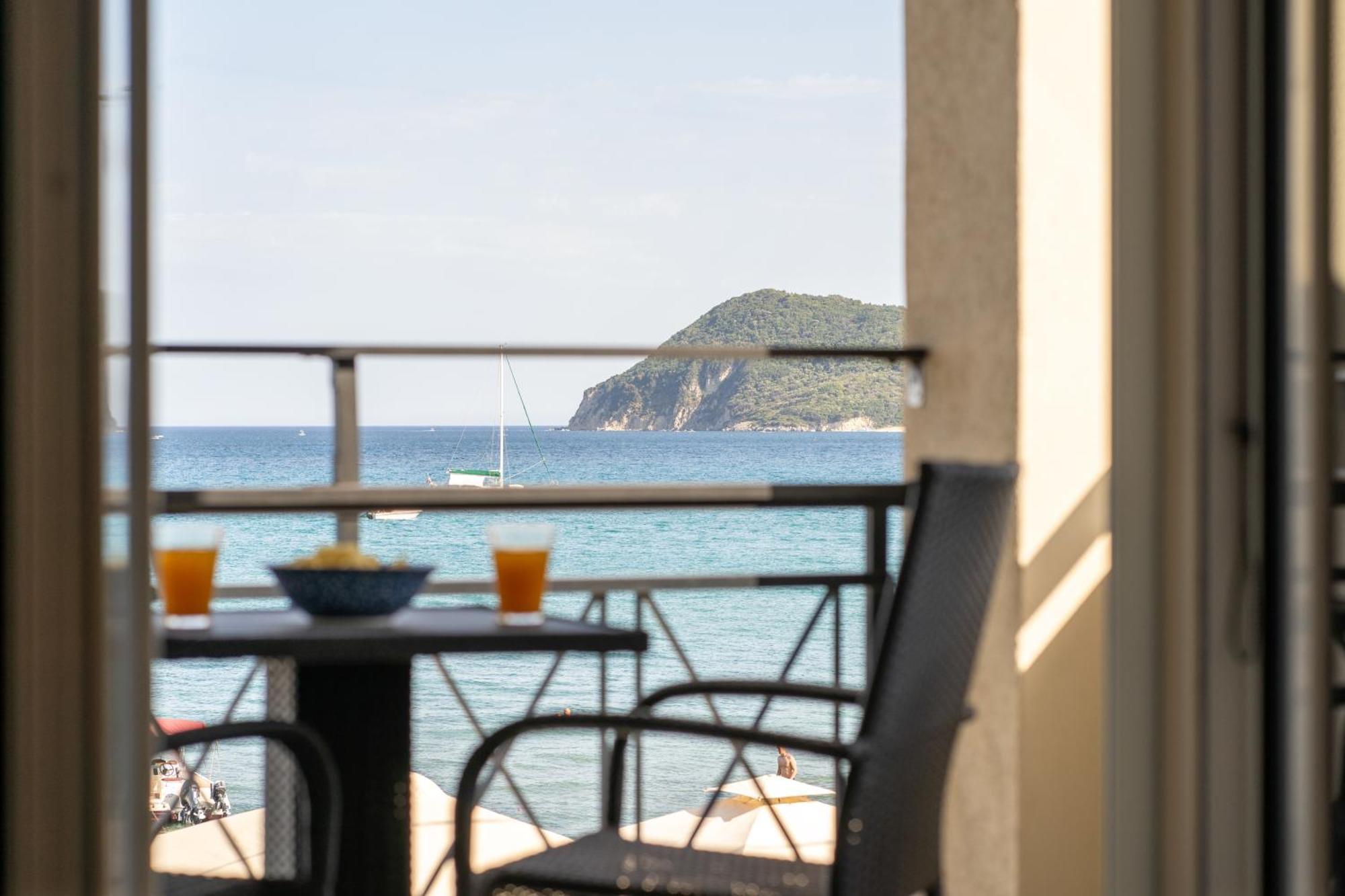 Lithakia  George Beachfront Apartments חדר תמונה