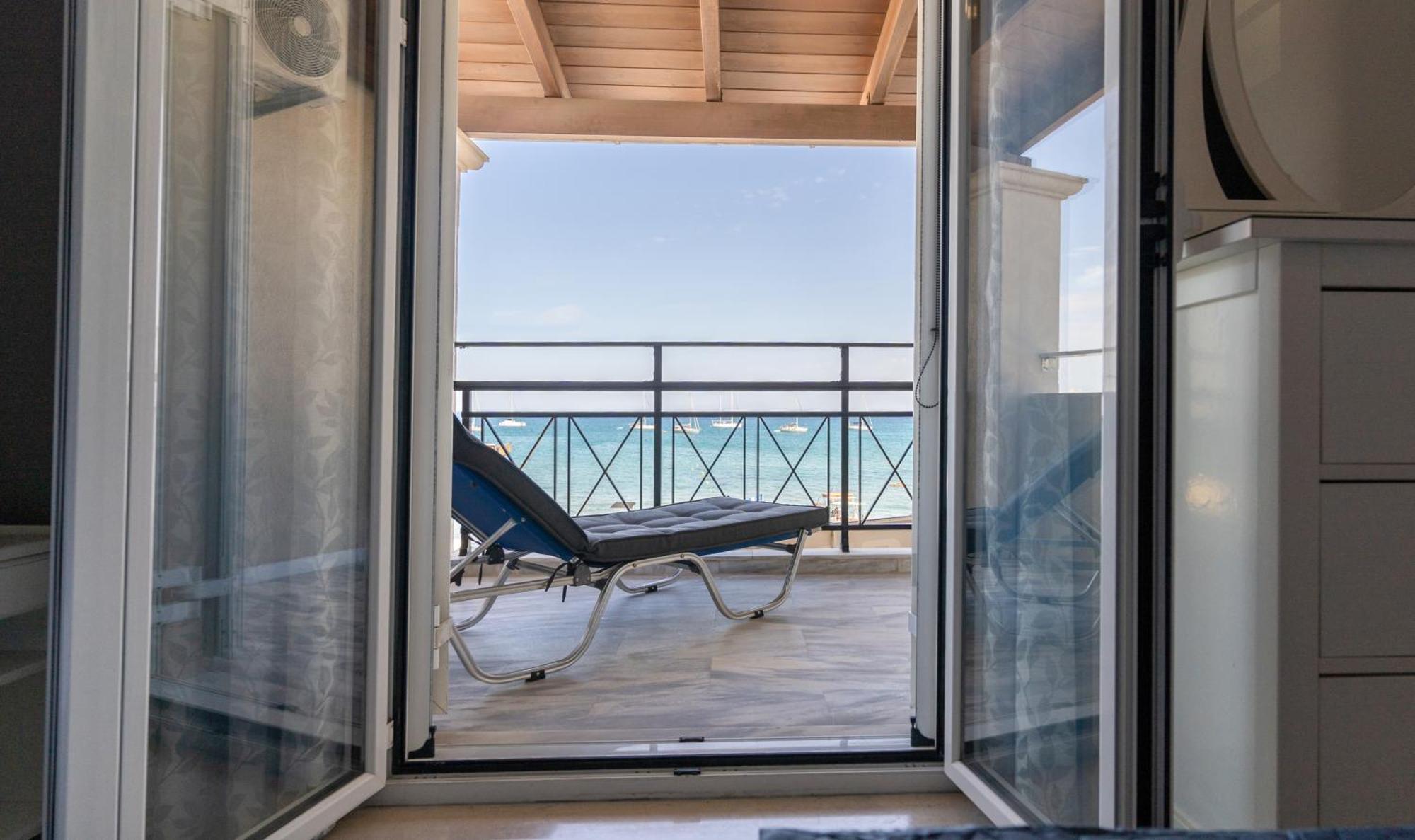 Lithakia  George Beachfront Apartments חדר תמונה