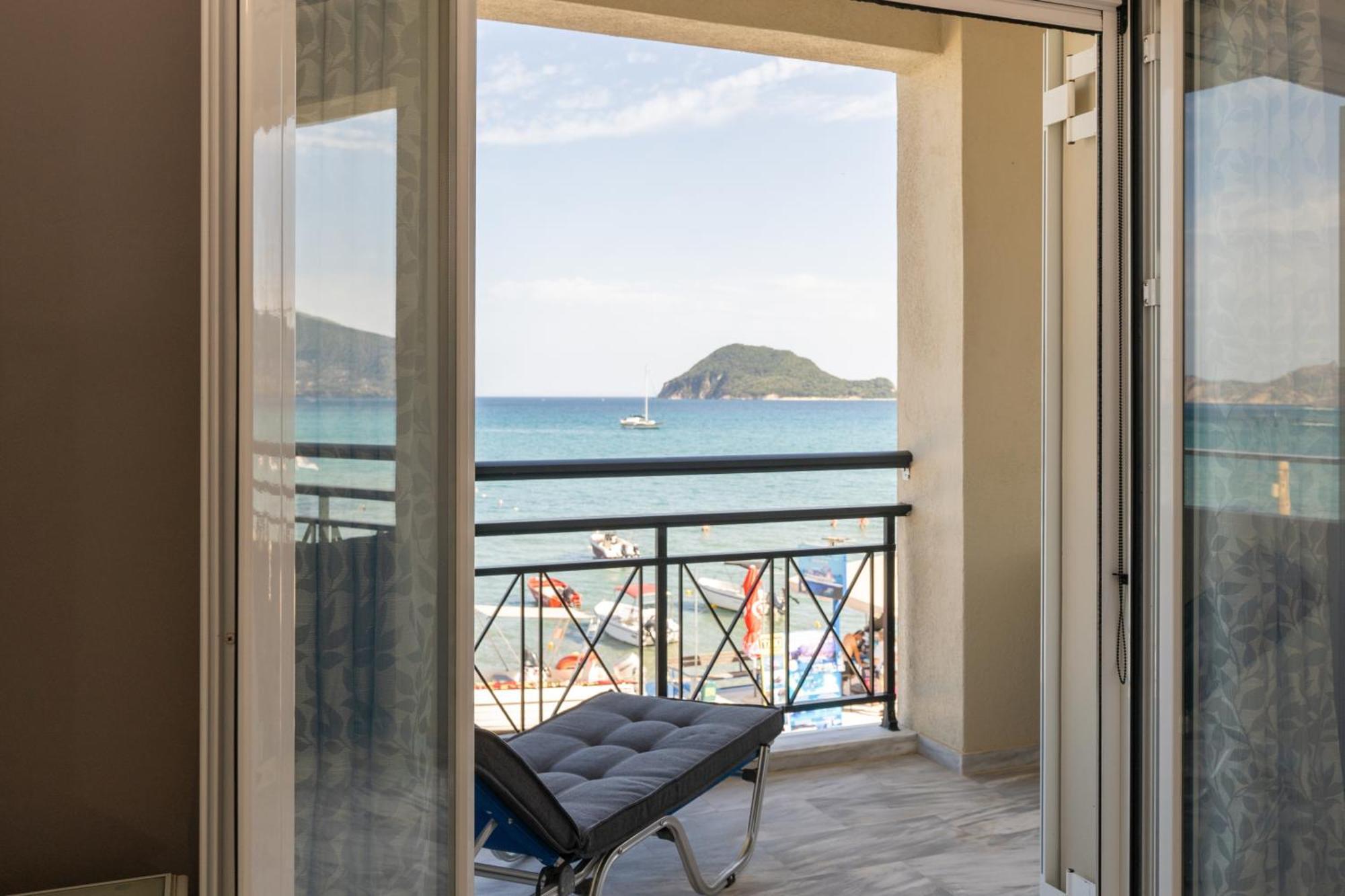 Lithakia  George Beachfront Apartments חדר תמונה