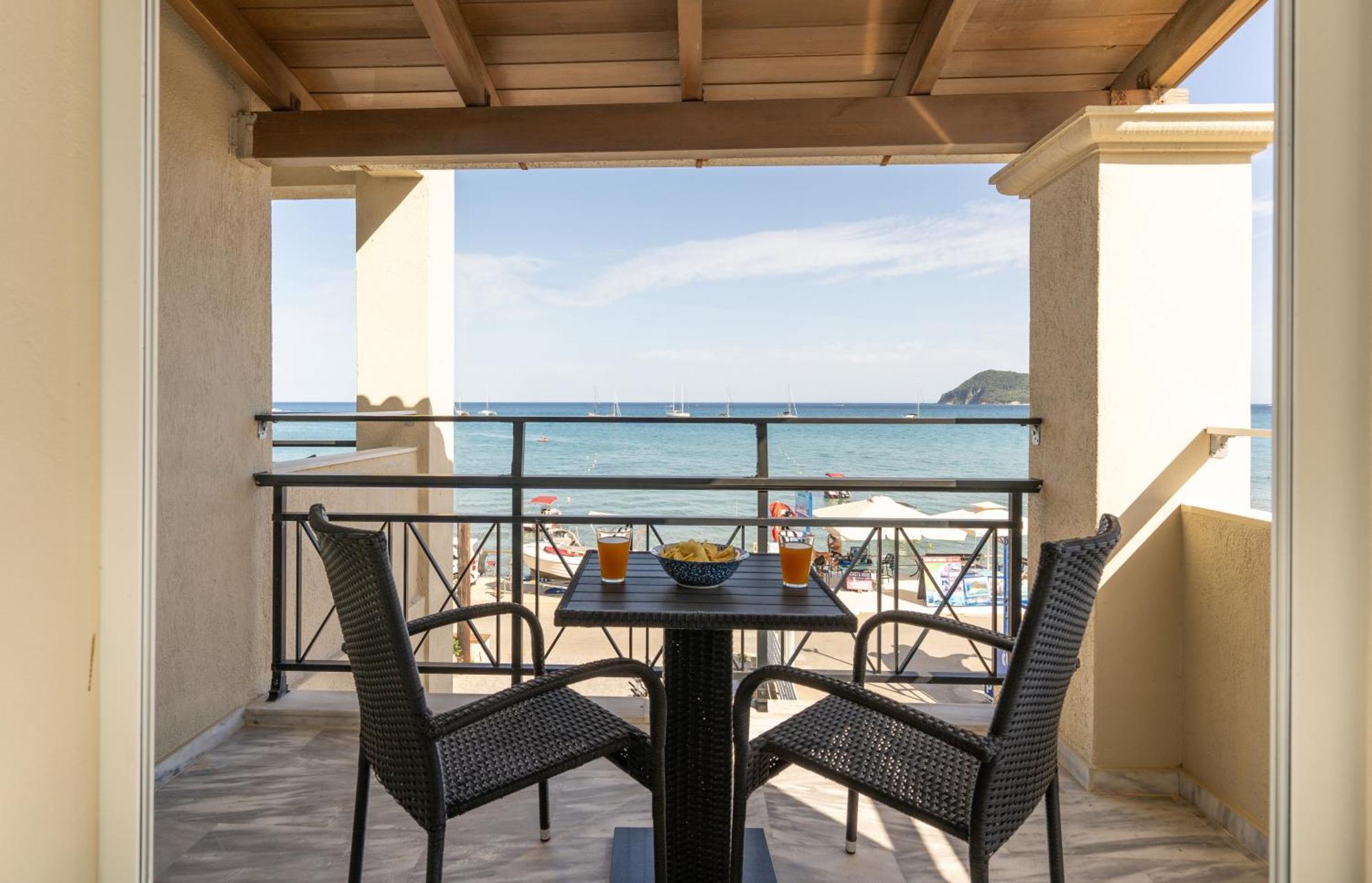 Lithakia  George Beachfront Apartments חדר תמונה