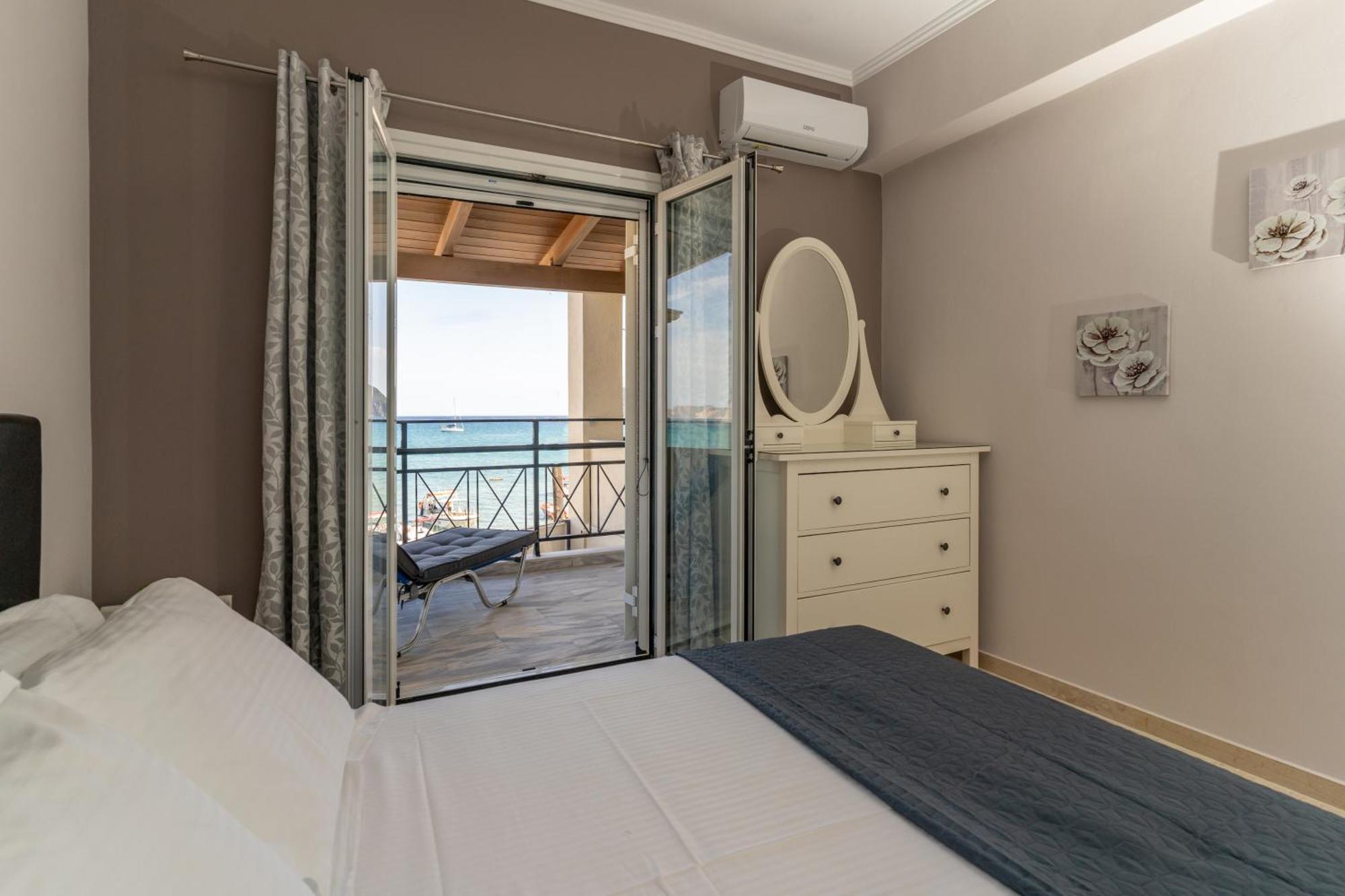 Lithakia  George Beachfront Apartments חדר תמונה