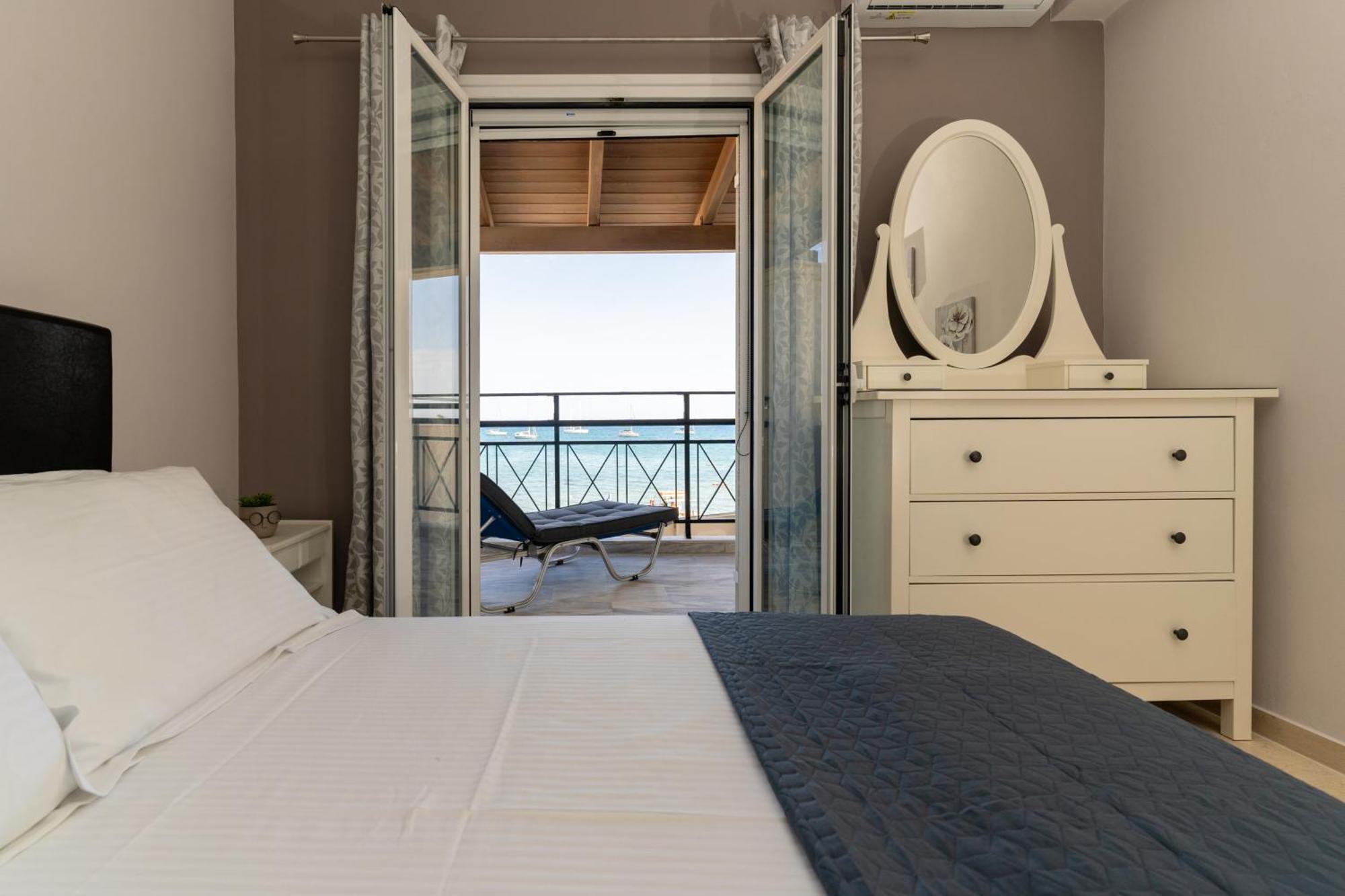 Lithakia  George Beachfront Apartments חדר תמונה