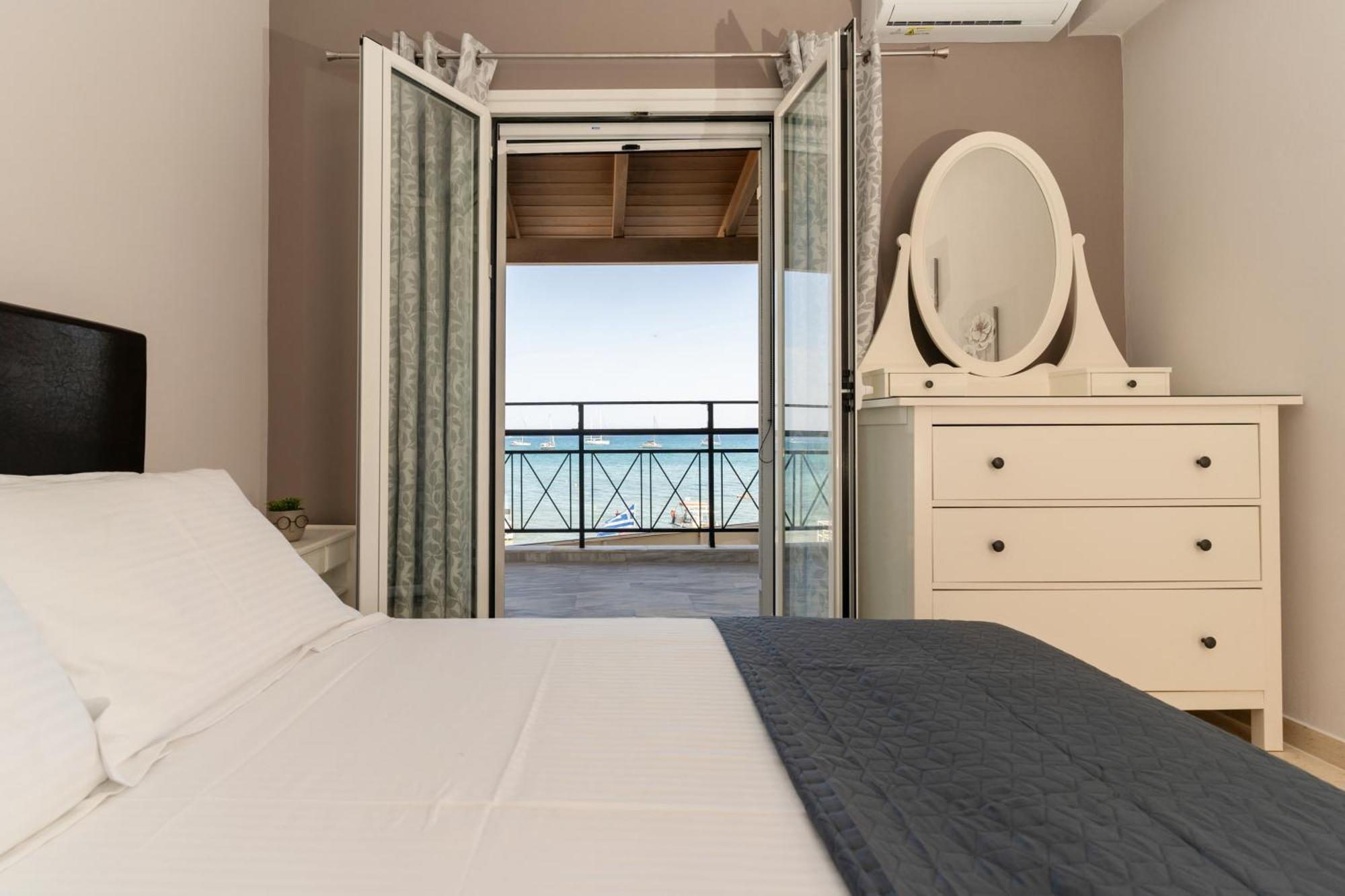 Lithakia  George Beachfront Apartments חדר תמונה