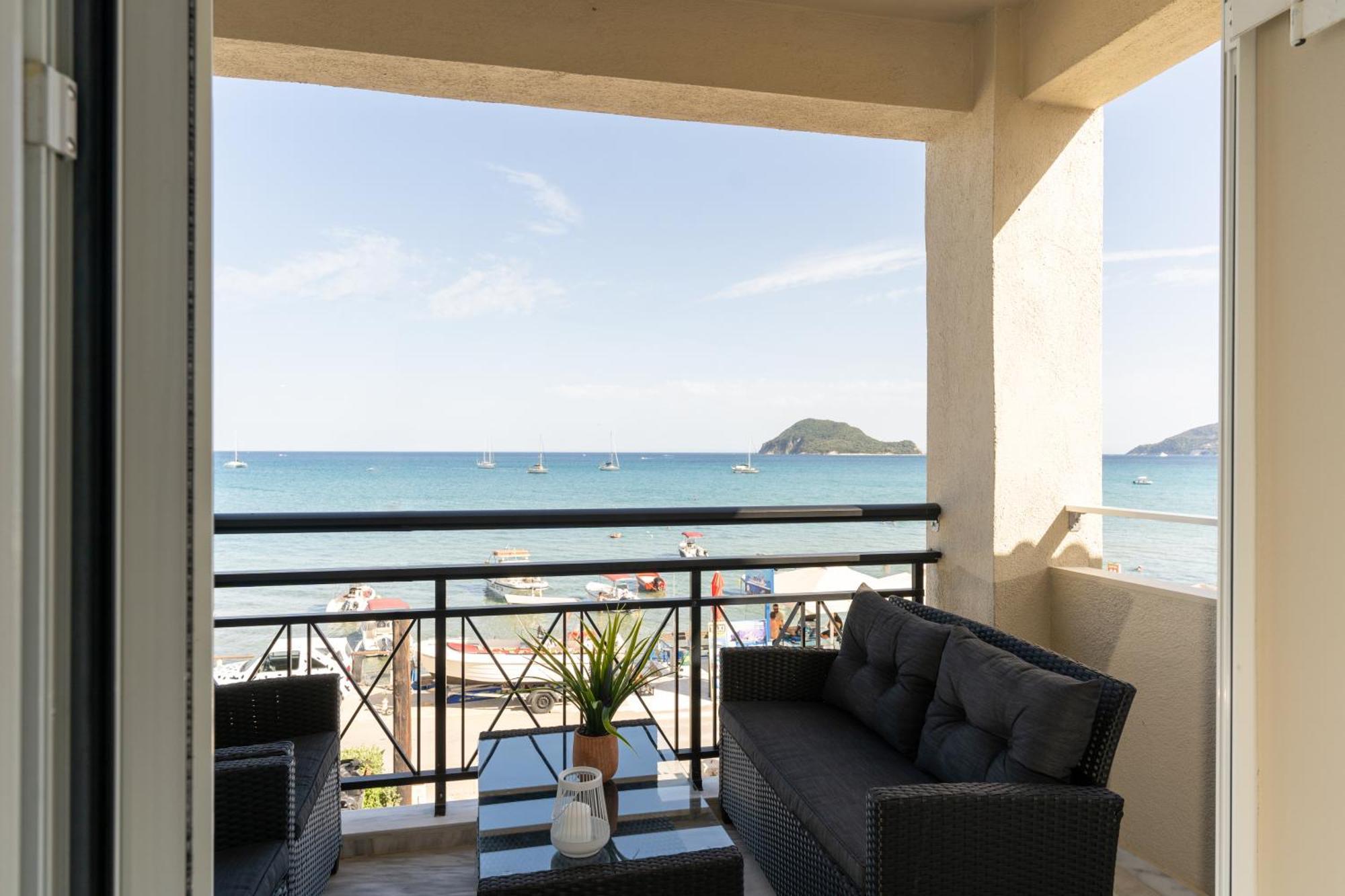 Lithakia  George Beachfront Apartments מראה חיצוני תמונה