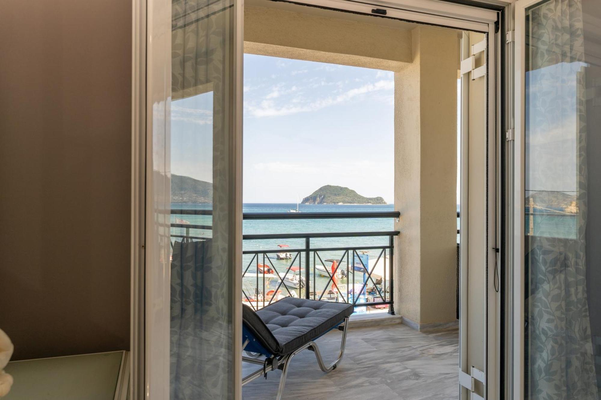 Lithakia  George Beachfront Apartments חדר תמונה