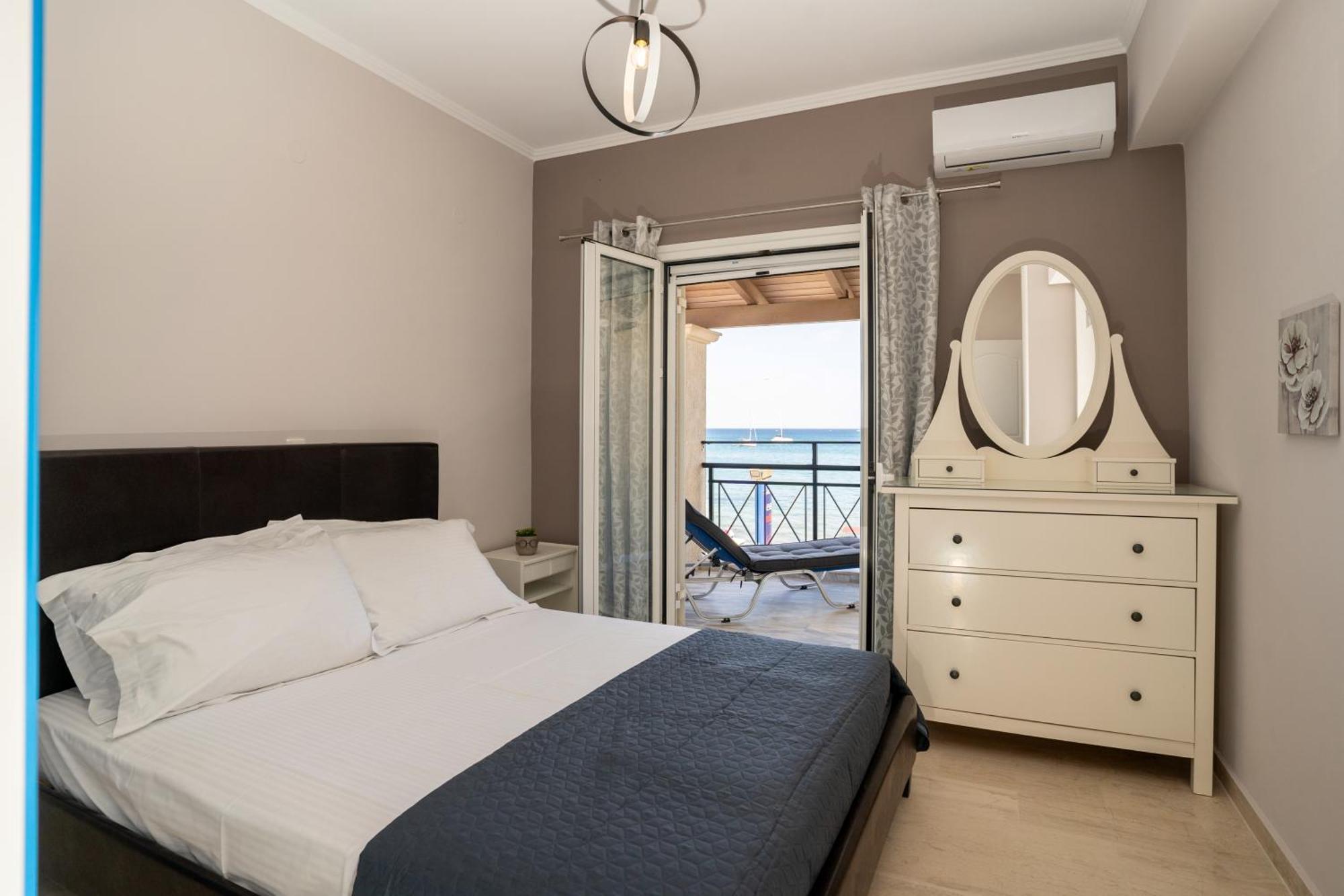Lithakia  George Beachfront Apartments חדר תמונה