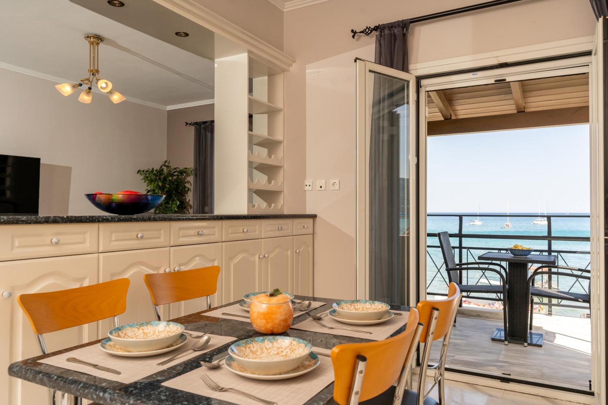 Lithakia  George Beachfront Apartments חדר תמונה